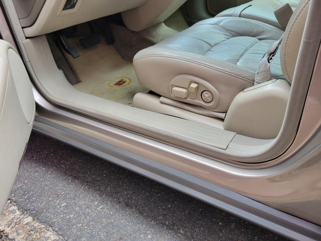 キャデラックドゥビル ＤＨＳ　ナイトビジョン　実走３２０００キロ　２オーナー車　整備済み車（12枚目）