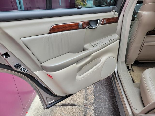 キャデラックドゥビル ＤＨＳ　ナイトビジョン　実走３２０００キロ　２オーナー車　整備済み車（23枚目）