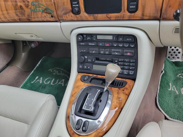 ジャガーその他  XKRコンバーチブルEパック限定車 実走48000キロ(13枚目)