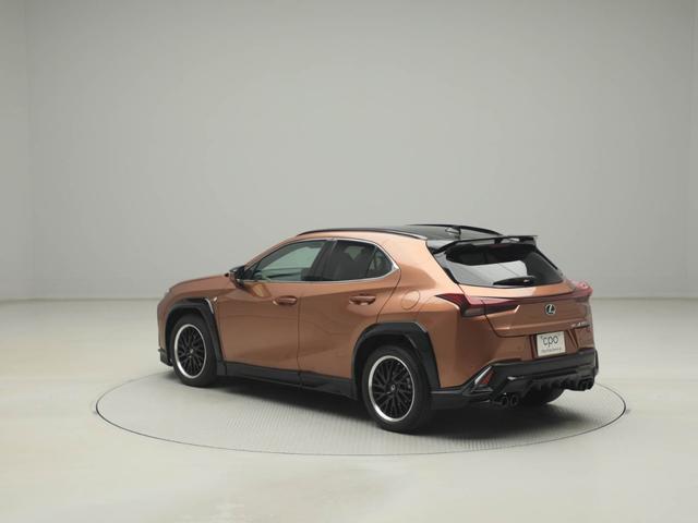 ＵＸ ＵＸ３００ｈ　Ｆスポーツ　ＣＰＯレクサス認定中古車　ＴＲＤフルエアロ　ルーフレール　シートベンチレーション　カラーヘッドアップディスプレイ　パノラミックビューモニター　ドライブレコーダー（4枚目）