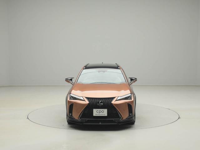 ＵＸ ＵＸ３００ｈ　Ｆスポーツ　ＣＰＯレクサス認定中古車　ＴＲＤフルエアロ　ルーフレール　シートベンチレーション　カラーヘッドアップディスプレイ　パノラミックビューモニター　ドライブレコーダー（8枚目）