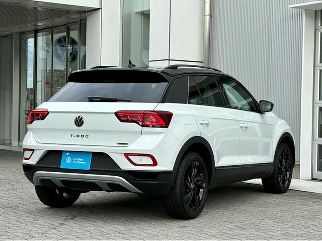 Ｔ－ロック ＴＤＩ　４モーション　ブラックスタイル　登録済未使用車　ＩＱライト　ＡＣＣ　トラベルアシスト　デジタルメーター　Ａｐｐ－Ｃｏｎｎｅｃｔ　ワイヤレスチャージ　電動リヤゲート　ブラックルーフ　障害物センサー　ブラインドスポット　新車保証継承（10枚目）