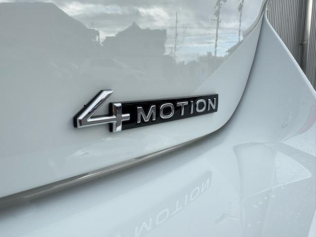 Ｔ－ロック ＴＤＩ　４モーション　ブラックスタイル　登録済未使用車　ＩＱライト　ＡＣＣ　トラベルアシスト　デジタルメーター　Ａｐｐ－Ｃｏｎｎｅｃｔ　ワイヤレスチャージ　電動リヤゲート　ブラックルーフ　障害物センサー　ブラインドスポット　新車保証継承（17枚目）