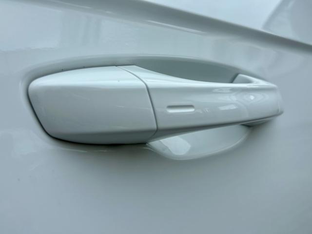 Ｔ－ロック ＴＤＩ　４モーション　ブラックスタイル　登録済未使用車　ＩＱライト　ＡＣＣ　トラベルアシスト　デジタルメーター　Ａｐｐ－Ｃｏｎｎｅｃｔ　ワイヤレスチャージ　電動リヤゲート　ブラックルーフ　障害物センサー　ブラインドスポット　新車保証継承（20枚目）