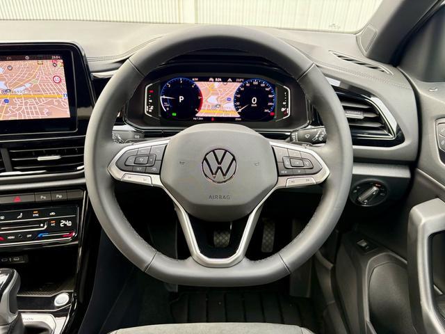Ｔ－ロック ＴＤＩ　４モーション　ブラックスタイル　登録済未使用車　ＩＱライト　ＡＣＣ　トラベルアシスト　デジタルメーター　Ａｐｐ－Ｃｏｎｎｅｃｔ　ワイヤレスチャージ　電動リヤゲート　ブラックルーフ　障害物センサー　ブラインドスポット　新車保証継承（24枚目）
