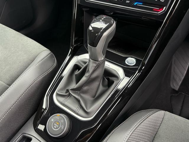 Ｔ－ロック ＴＤＩ　４モーション　ブラックスタイル　登録済未使用車　ＩＱライト　ＡＣＣ　トラベルアシスト　デジタルメーター　Ａｐｐ－Ｃｏｎｎｅｃｔ　ワイヤレスチャージ　電動リヤゲート　ブラックルーフ　障害物センサー　ブラインドスポット　新車保証継承（38枚目）