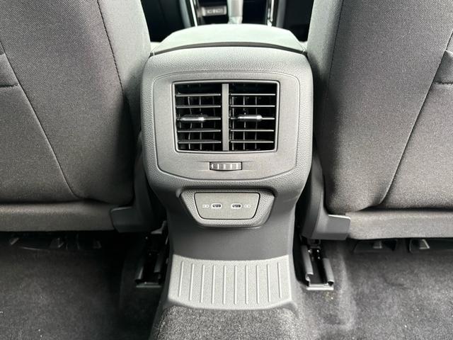 Ｔ－ロック ＴＤＩ　４モーション　ブラックスタイル　登録済未使用車　ＩＱライト　ＡＣＣ　トラベルアシスト　デジタルメーター　Ａｐｐ－Ｃｏｎｎｅｃｔ　ワイヤレスチャージ　電動リヤゲート　ブラックルーフ　障害物センサー　ブラインドスポット　新車保証継承（48枚目）