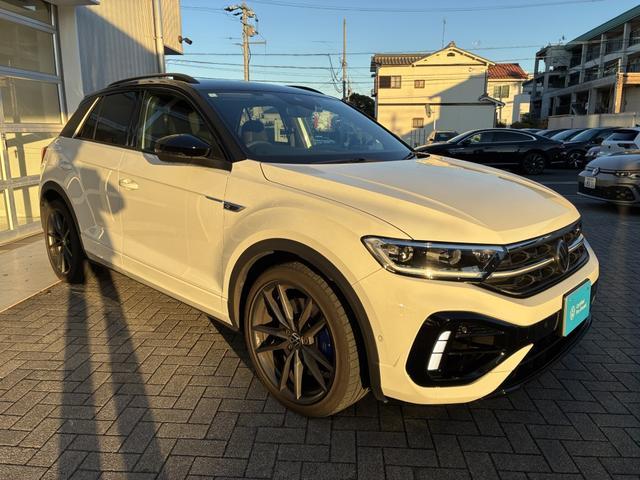 Ｔ－ロック Ｒ　ブラックスタイル　ＤＣＣ　レザーシート　ＬＥＤマトリックスヘッドライト　１９インチＡＷ　デジタルメーター　ＡＣＣ　トラベルアシスト　シートヒーター　ＡｐｐＣｏｎｎｅｃｔ　後方死角検知機能　障害物センサー　電動ゲート（6枚目）