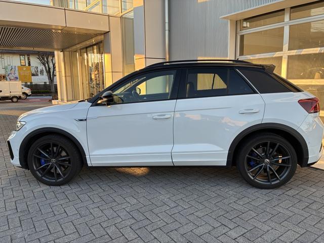 Ｔ－ロック Ｒ　ブラックスタイル　ＤＣＣ　レザーシート　ＬＥＤマトリックスヘッドライト　１９インチＡＷ　デジタルメーター　ＡＣＣ　トラベルアシスト　シートヒーター　ＡｐｐＣｏｎｎｅｃｔ　後方死角検知機能　障害物センサー　電動ゲート（9枚目）