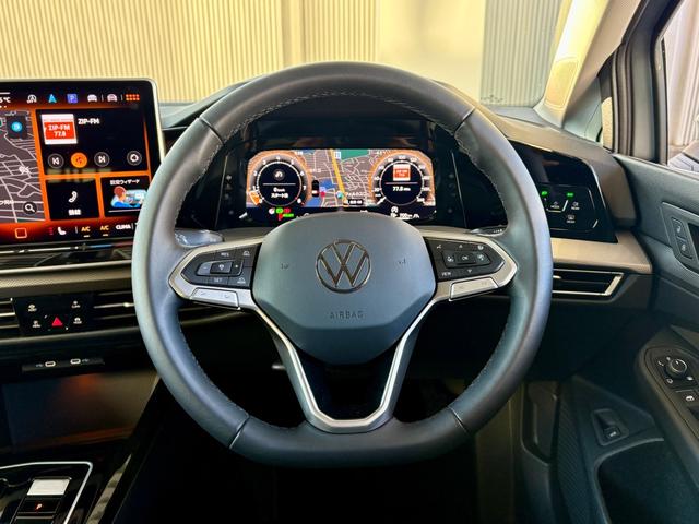 �R�X�|�[�N�f�U�C���̃��U�[�}���`�t�@���N�V�����X�e�A�����O�B�㉺�{�O��i���s���j�����ŗ��z�̃h���C�r���O�|�W�V�������B