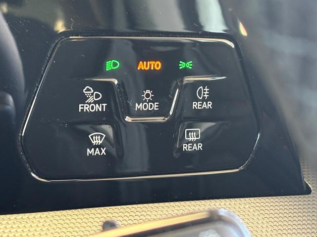 �w�b�h���C�g�X�C�b�`�p�l���B�����X�C�b�`���Ȃ��̂͐G��@��قƂ�ǂȂ��ׂł��B�����I�ɐ݌v����Ă��܂��B