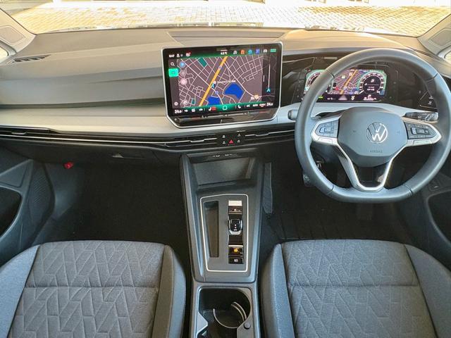 ���[�^�[�ƃi�r�Q�[�V�����𓯂������ɔz�u����������̃C���e���A�f�U�C���B�����ړ������Ȃ��A�����I�Ɏg����D�ꂽ���쐫���������Ă��܂��B