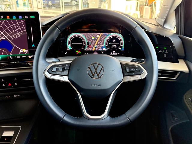 �R�X�|�[�N�f�U�C���̃��U�[�}���`�t�@���N�V�����X�e�A�����O�B�㉺�{�O��i���s���j�����ŗ��z�̃h���C�r���O�|�W�V�������B