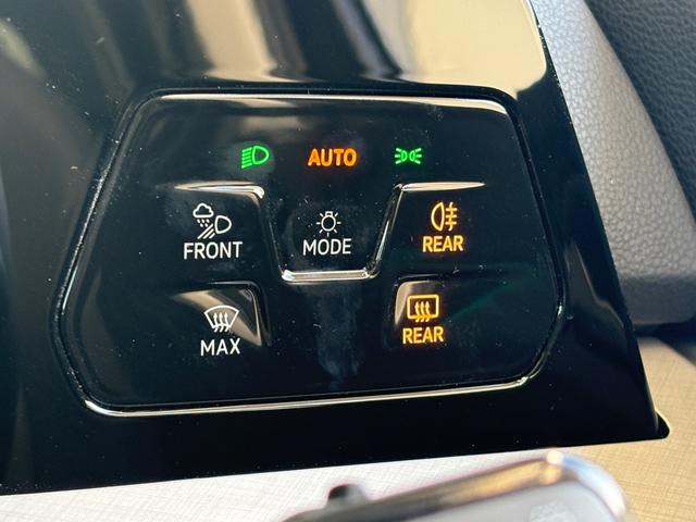 �w�b�h���C�g�X�C�b�`�p�l���B�����X�C�b�`���Ȃ��̂͐G��@��قƂ�ǂȂ��ׂł��B�����I�ɐ݌v����Ă��܂��B