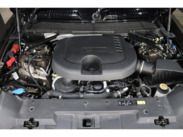 ディフェンダー １１０Ｘ　Ｄ３００　ビンテージチタン／エボニーウィンザーレザーシート　グロスブラックシグネクチャーグラフィック　ファミリーコンフォートパック　２２インチＡＷ　サイドステップ　エアサス　サンルーフ　禁煙車（21枚目）