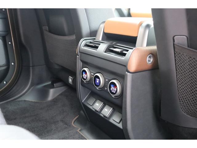 ディフェンダー １１０Ｘ　Ｄ３００　ビンテージチタン／エボニーウィンザーレザーシート　グロスブラックシグネクチャーグラフィック　ファミリーコンフォートパック　２２インチＡＷ　サイドステップ　エアサス　サンルーフ　禁煙車（32枚目）