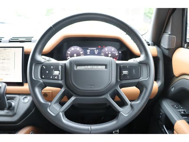 ディフェンダー １１０Ｘ　Ｄ３００　ビンテージチタン／エボニーウィンザーレザーシート　グロスブラックシグネクチャーグラフィック　ファミリーコンフォートパック　２２インチＡＷ　サイドステップ　エアサス　サンルーフ　禁煙車（48枚目）