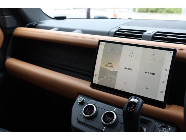 ディフェンダー １１０Ｘ　Ｄ３００　ビンテージチタン／エボニーウィンザーレザーシート　グロスブラックシグネクチャーグラフィック　ファミリーコンフォートパック　２２インチＡＷ　サイドステップ　エアサス　サンルーフ　禁煙車（50枚目）