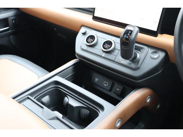 ディフェンダー １１０Ｘ　Ｄ３００　ビンテージチタン／エボニーウィンザーレザーシート　グロスブラックシグネクチャーグラフィック　ファミリーコンフォートパック　２２インチＡＷ　サイドステップ　エアサス　サンルーフ　禁煙車（51枚目）