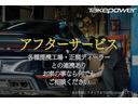 １１０Ｘ　Ｄ３００　ビンテージチタン／エボニーウィンザーレザーシート　グロスブラックシグネクチャーグラフィック　ファミリーコンフォートパック　２２インチＡＷ　サイドステップ　エアサス　サンルーフ　禁煙車（24枚目）