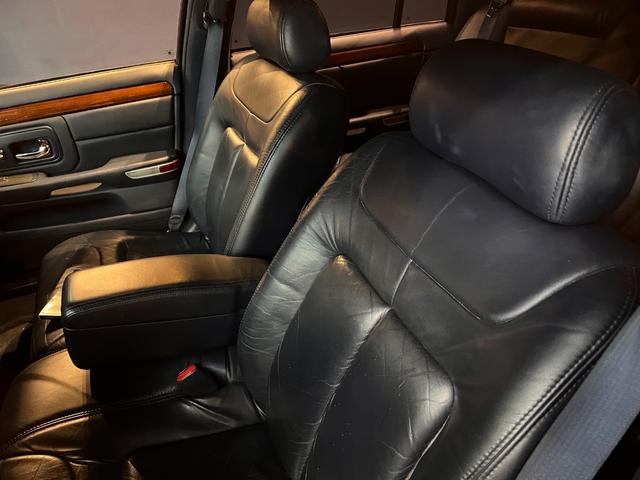 キャデラックコンコース ベースグレード　ディーラー車　ベンチシート　コラムシフト　純正ホイール　ＥＴＣ　パワーシート　ヘッドライトＮＥＷ　ホワイトリボンタイヤＮＥＷ　紺本革シート　パワーウインドモーター全ドア新品交換済（12枚目）