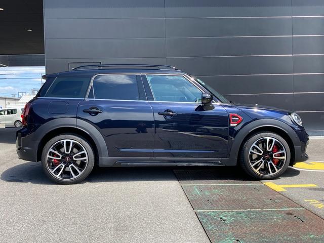 ＪＣＷ　クロスオーバー　プレミアム＋Ｐ　ＪＣＷトリム　純正ナビ・ＪＣＷトリム・純正前後ドラレコ・ＡＣＣ・ワンオーナー（ＭＩＮＩ認定中古車・走行距離無制限）（エニグマティック・ブラック）(4枚目)