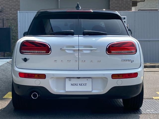 ＭＩＮＩ クーパーＤクラブマンプレミアム＋Ｐクラシック・トリム　モルトブラウンレザーシート・ＡＣＣ・１７インチ黒アルミホイール・社外前後ドラレコ・ワンオーナー・ＭＩＮＩ認定中古車（２年保証・走行距離無制限）（ナノク・ホワイト）（3枚目）