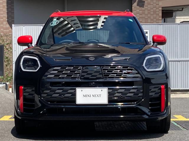 ＭＩＮＩ ジョンクーパーワークス　カントリーマンオール４ＪＣＷ　Ｌパッケージ・赤ルーフ・２０インチアルミホイール・ワンオーナー・ＭＩＮＩ認定中古車（２年保証・走行距離無制限）（ミッドナイト・ブラック）（2枚目）