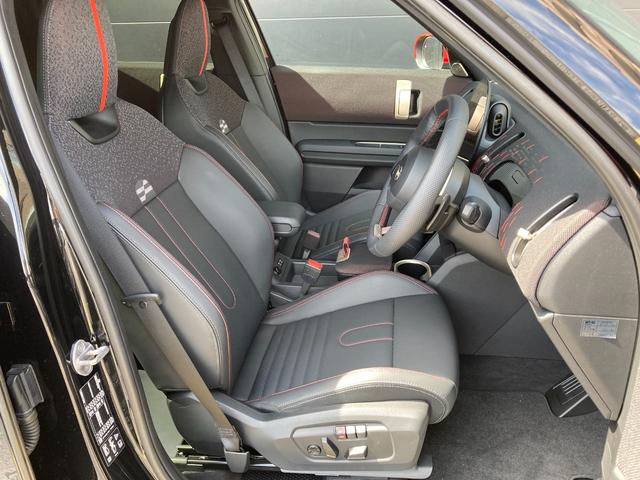 ＭＩＮＩ ジョンクーパーワークス　カントリーマンオール４ＪＣＷ　Ｌパッケージ・赤ルーフ・２０インチアルミホイール・ワンオーナー・ＭＩＮＩ認定中古車（２年保証・走行距離無制限）（ミッドナイト・ブラック）（11枚目）
