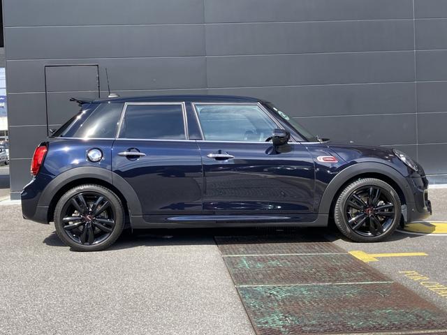ＭＩＮＩ クーパーＳ　ＪＣＷパッケージ・ＨＤＤナビ・ＡＣＣ・レザレットシート・ＭＩＮＩ認定中古車（２年保証・走行距離無制限）（エニグマティック・ブラック）（4枚目）