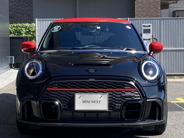 ＭＩＮＩ ＪＣＷ　プレミアムプラスパッケージ　ＪＣＷトリム　赤ルーフ・ボンネットストライプ・１８インチアルミホイール・ドラレコ・ワンオーナー・ＭＩＮＩ認定中古車（２年保証・走行距離無制限）（ミッドナイト・ブラック）（2枚目）