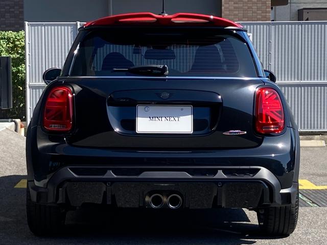 ＭＩＮＩ ＪＣＷ　プレミアムプラスパッケージ　ＪＣＷトリム　赤ルーフ・ボンネットストライプ・１８インチアルミホイール・ドラレコ・ワンオーナー・ＭＩＮＩ認定中古車（２年保証・走行距離無制限）（ミッドナイト・ブラック）（3枚目）