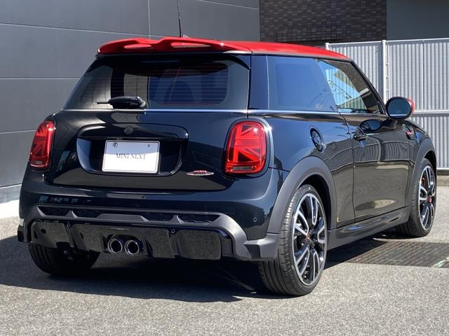 ＭＩＮＩ ＪＣＷ　プレミアムプラスパッケージ　ＪＣＷトリム　赤ルーフ・ボンネットストライプ・１８インチアルミホイール・ドラレコ・ワンオーナー・ＭＩＮＩ認定中古車（２年保証・走行距離無制限）（ミッドナイト・ブラック）（8枚目）