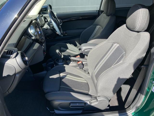 ＭＩＮＩ クーパーＳ　クーパーＳ（４名）ＰＥＰＰＥＲパッケージ・カメラパッケージ・デジタルパッケージ・ＡＣＣ・１７インチ黒アルミ・社外ドラレコ・ワンオーナー・ＭＩＮＩ認定中古車（２年保証・走行距離無制限）（12枚目）