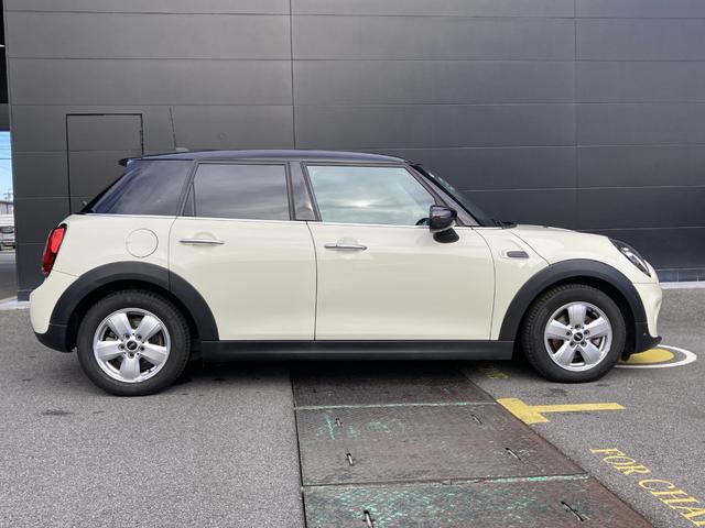 ＭＩＮＩ クーパー　ＰＥＰＰＥＲパッケージ・ＨＤＤナビ・ＥＴＣ・ＭＩＮＩ認定中古車（２年保証・走行距離無制限）（ペッパー・ホワイト）（4枚目）