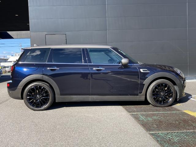 ＭＩＮＩ クーパーＤ　クラブマン　ＰＥＰＰＥＲパッケージ・デジタルパッケージ・シルバールーフ・ドラレコ・ＡＣＣ・１７インチ黒アルミ・ワンオーナー・ＭＩＮＩ認定中古車（２年保証・走行距離無制限）（エニグマティック・ブラック）（4枚目）