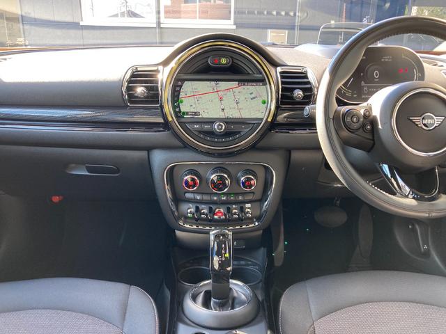 ＭＩＮＩ クーパーＤ　クラブマン　ＰＥＰＰＥＲパッケージ・デジタルパッケージ・シルバールーフ・ドラレコ・ＡＣＣ・１７インチ黒アルミ・ワンオーナー・ＭＩＮＩ認定中古車（２年保証・走行距離無制限）（エニグマティック・ブラック）（10枚目）
