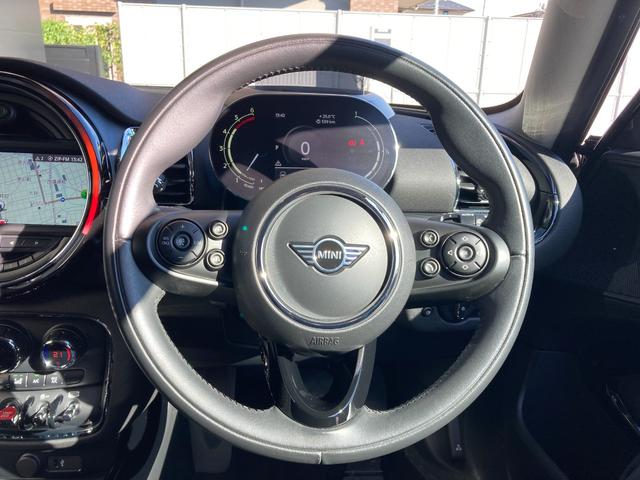 ＭＩＮＩ クーパーＤ　クラブマン　ＰＥＰＰＥＲパッケージ・デジタルパッケージ・シルバールーフ・ドラレコ・ＡＣＣ・１７インチ黒アルミ・ワンオーナー・ＭＩＮＩ認定中古車（２年保証・走行距離無制限）（エニグマティック・ブラック）（16枚目）