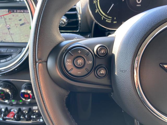 ＭＩＮＩ クーパーＤ　クラブマン　ＰＥＰＰＥＲパッケージ・デジタルパッケージ・シルバールーフ・ドラレコ・ＡＣＣ・１７インチ黒アルミ・ワンオーナー・ＭＩＮＩ認定中古車（２年保証・走行距離無制限）（エニグマティック・ブラック）（17枚目）