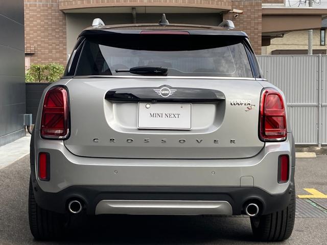 ＭＩＮＩ クパＳＤクロスオバオル４プレミアム＋Ｐクラシクトリム　ＡＣＣ・ＨＤＤナビ・１８インチアルミホイール・ＭＩＮＩ認定中古車（２年保証・走行距離無制限）（メルティング・シルバー）（3枚目）