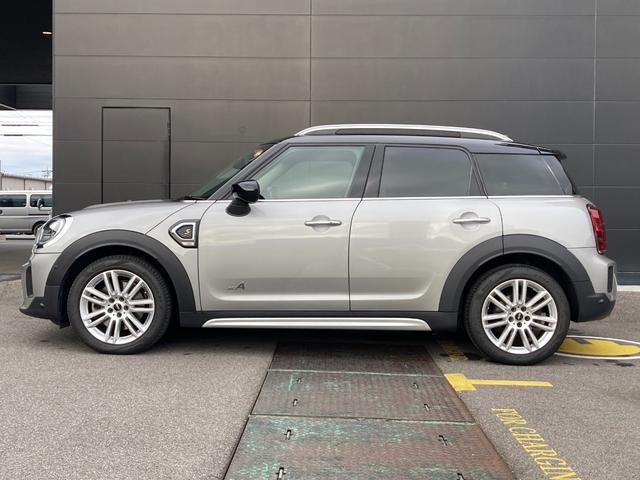 ＭＩＮＩ クパＳＤクロスオバオル４プレミアム＋Ｐクラシクトリム　ＡＣＣ・ＨＤＤナビ・１８インチアルミホイール・ＭＩＮＩ認定中古車（２年保証・走行距離無制限）（メルティング・シルバー）（5枚目）