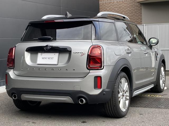 ＭＩＮＩ クパＳＤクロスオバオル４プレミアム＋Ｐクラシクトリム　ＡＣＣ・ＨＤＤナビ・１８インチアルミホイール・ＭＩＮＩ認定中古車（２年保証・走行距離無制限）（メルティング・シルバー）（8枚目）