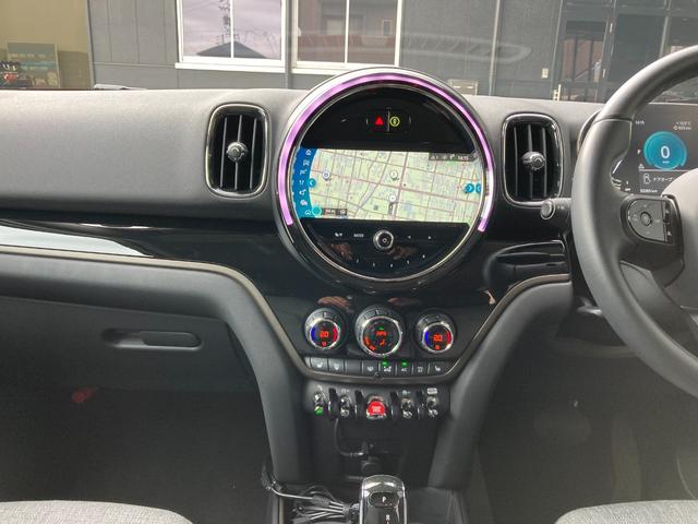 ＭＩＮＩ クパＳＤクロスオバオル４プレミアム＋Ｐクラシクトリム　ＡＣＣ・ＨＤＤナビ・１８インチアルミホイール・ＭＩＮＩ認定中古車（２年保証・走行距離無制限）（メルティング・シルバー）（10枚目）