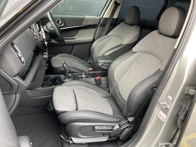 ＭＩＮＩ クパＳＤクロスオバオル４プレミアム＋Ｐクラシクトリム　ＡＣＣ・ＨＤＤナビ・１８インチアルミホイール・ＭＩＮＩ認定中古車（２年保証・走行距離無制限）（メルティング・シルバー）（12枚目）