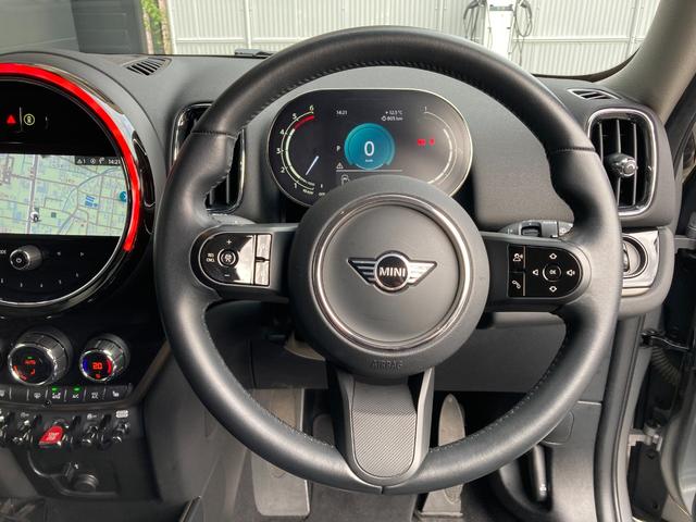 ＭＩＮＩ クパＳＤクロスオバオル４プレミアム＋Ｐクラシクトリム　ＡＣＣ・ＨＤＤナビ・１８インチアルミホイール・ＭＩＮＩ認定中古車（２年保証・走行距離無制限）（メルティング・シルバー）（16枚目）