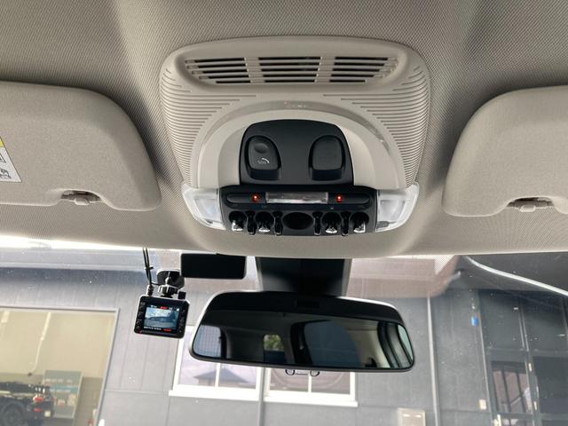 ＭＩＮＩ クパＳＤクロスオバオル４プレミアム＋Ｐクラシクトリム　ＡＣＣ・ＨＤＤナビ・１８インチアルミホイール・ＭＩＮＩ認定中古車（２年保証・走行距離無制限）（メルティング・シルバー）（19枚目）