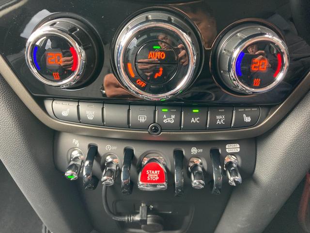 ＭＩＮＩ クパＳＤクロスオバオル４プレミアム＋Ｐクラシクトリム　ＡＣＣ・ＨＤＤナビ・１８インチアルミホイール・ＭＩＮＩ認定中古車（２年保証・走行距離無制限）（メルティング・シルバー）（20枚目）