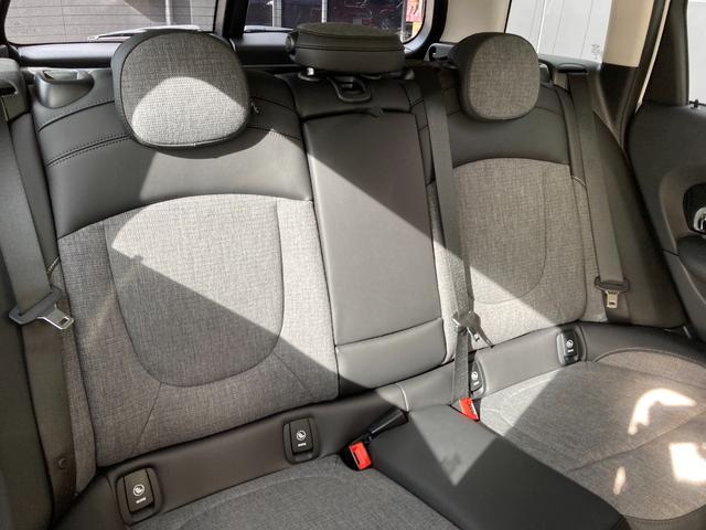 ＭＩＮＩ クーパーＤクラブマンプレミアム＋Ｐクラシック・トリム　アップルカープレイ・ＡＣＣ・ＨＤＤナビ・ドラレコ・ＭＩＮＩ認定中古車（２年保証・走行距離無制限）（ナノク・ホワイト）（13枚目）