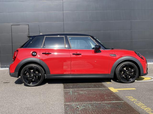 ＭＩＮＩ クーパーＳＤ　クラシック・トリム　ＨＤＤナビ・カープレイ・革シート・社外ＴＶ・ドラレコ・１７インチアルミホイール・ワンオーナー・ＭＩＮＩ認定中古車（２年保証・走行距離無制限）（チリ・レッド）（4枚目）