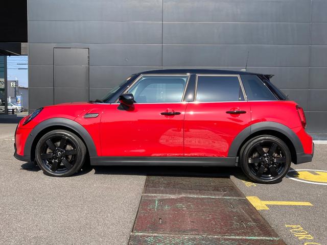 ＭＩＮＩ クーパーＳＤ　クラシック・トリム　ＨＤＤナビ・カープレイ・革シート・社外ＴＶ・ドラレコ・１７インチアルミホイール・ワンオーナー・ＭＩＮＩ認定中古車（２年保証・走行距離無制限）（チリ・レッド）（5枚目）